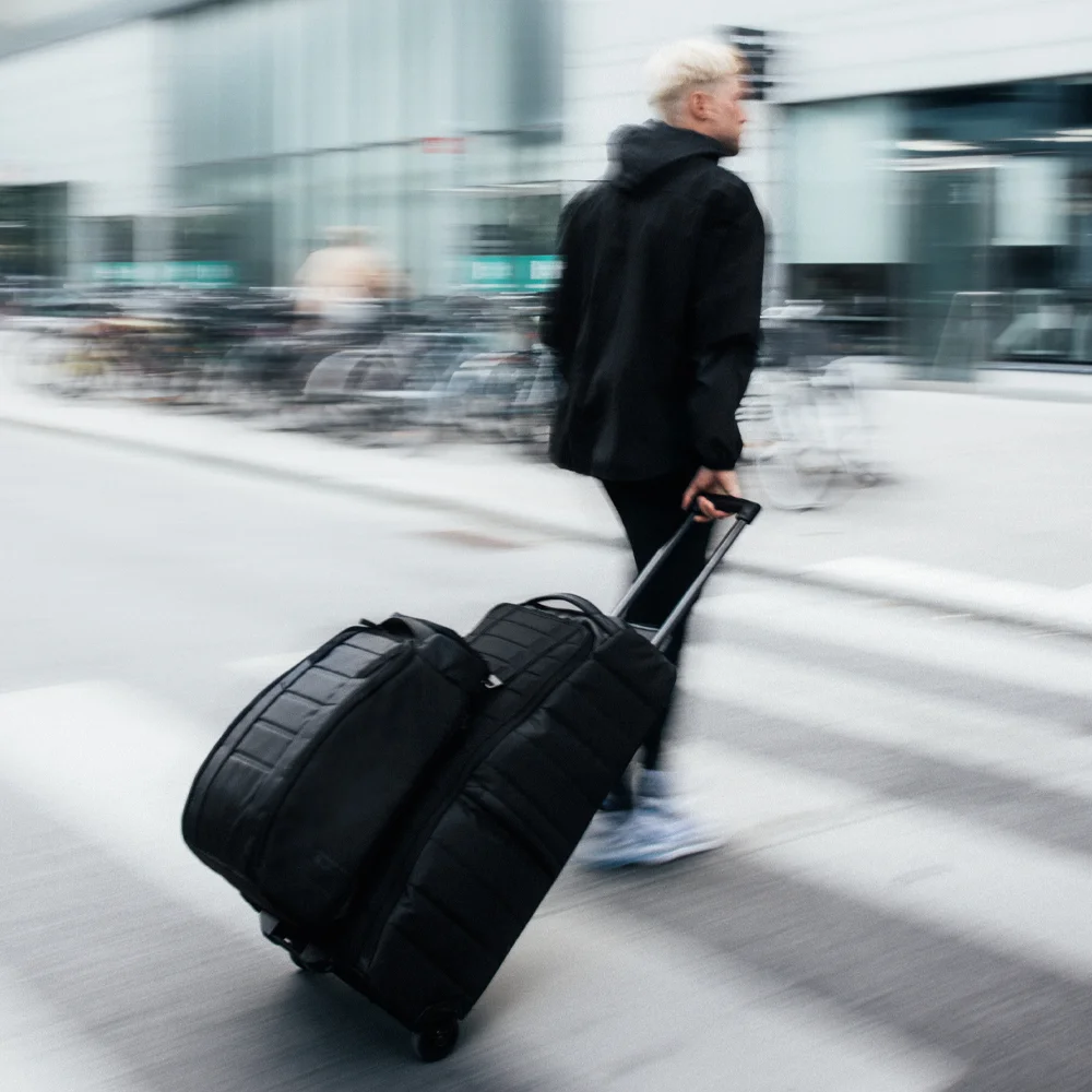 DB Journey Hugger laptoprugzak inch 25L black out 020540-Zwart