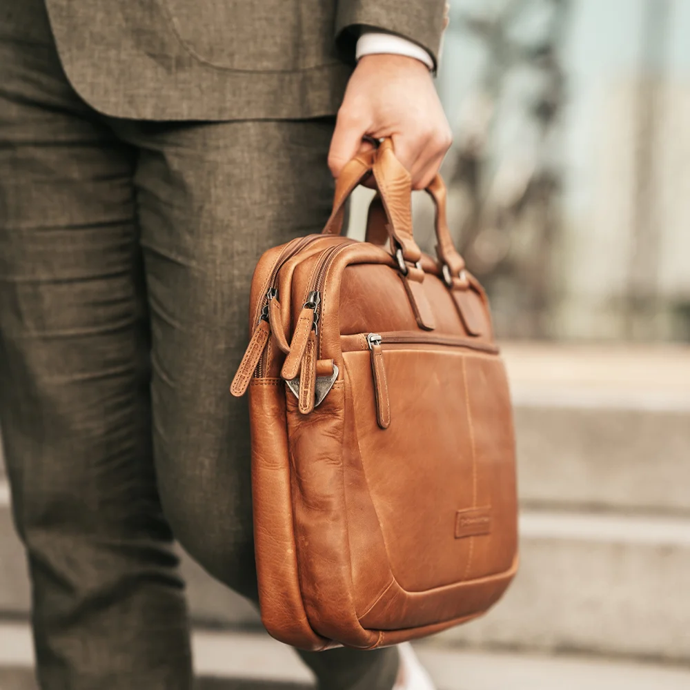 Chesterfield Seth laptoptas 15 inch cognac bij Duifhuizen