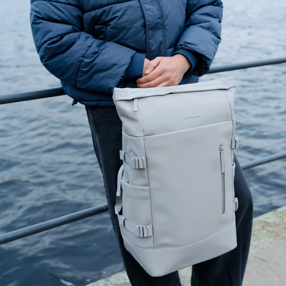 Kapten & Son Helsinki Pro rugzak 15 inch greige bij Duifhuizen