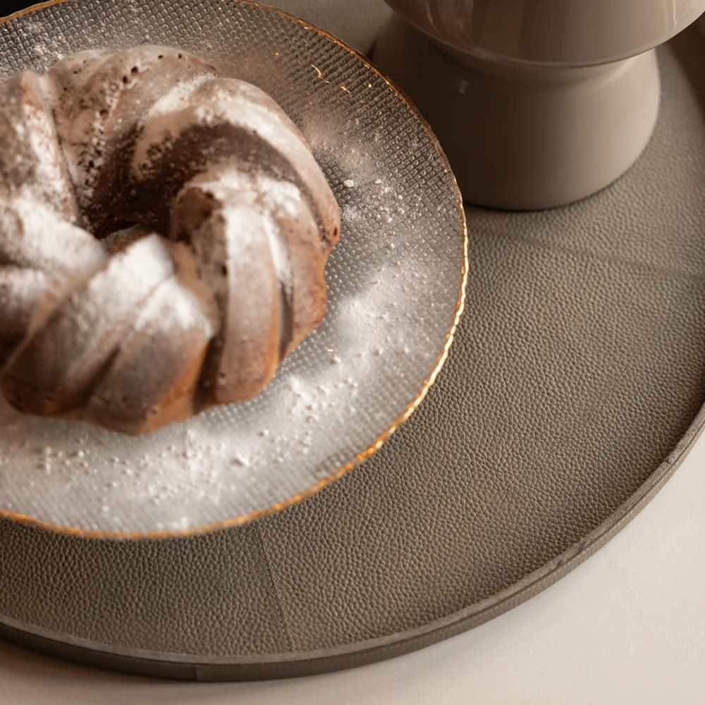 Chamada leren dienblad rond effen XL taupe bij Duifhuizen