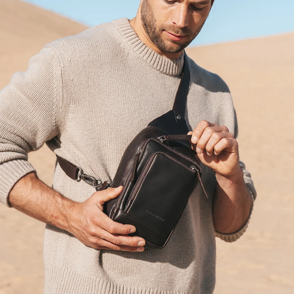 Chesterfield Riga crossbody tas brown bij Duifhuizen