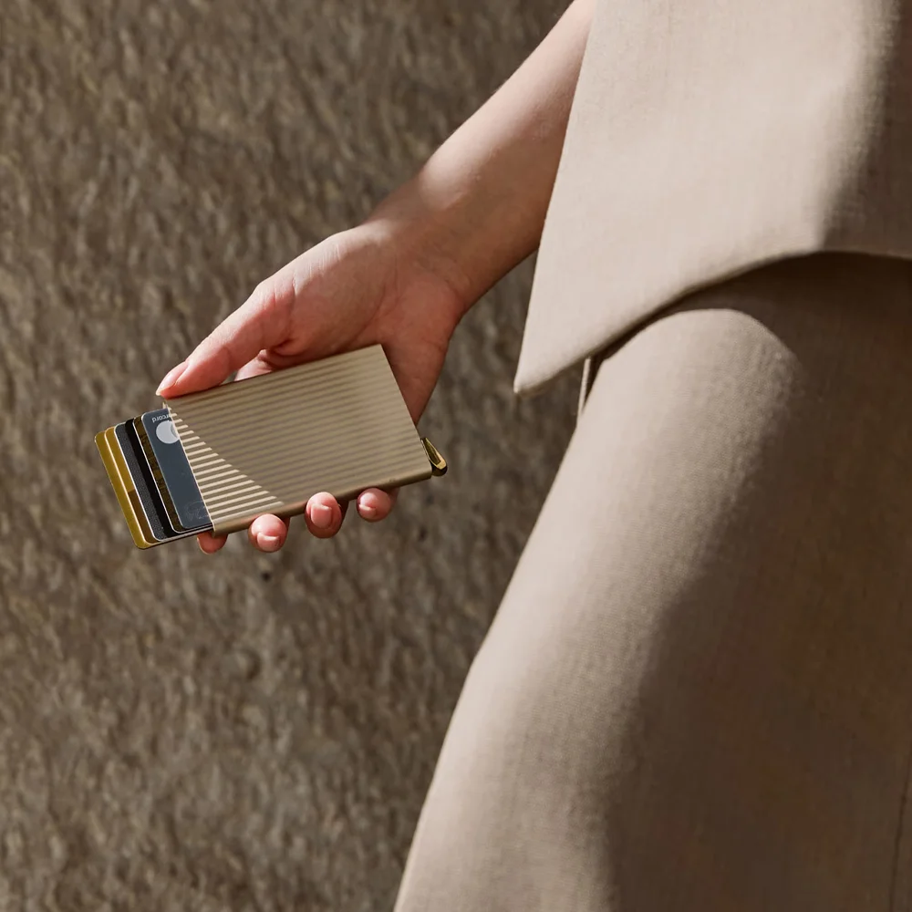 Secrid Premium Cardprotector pasjeshouder Fluted Cashmere +  bij Duifhuizen