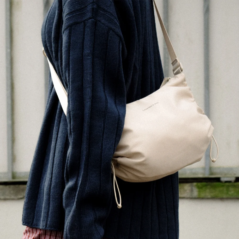 Kapten & Son Skara Small crossbody tas sandstone bij Duifhuizen