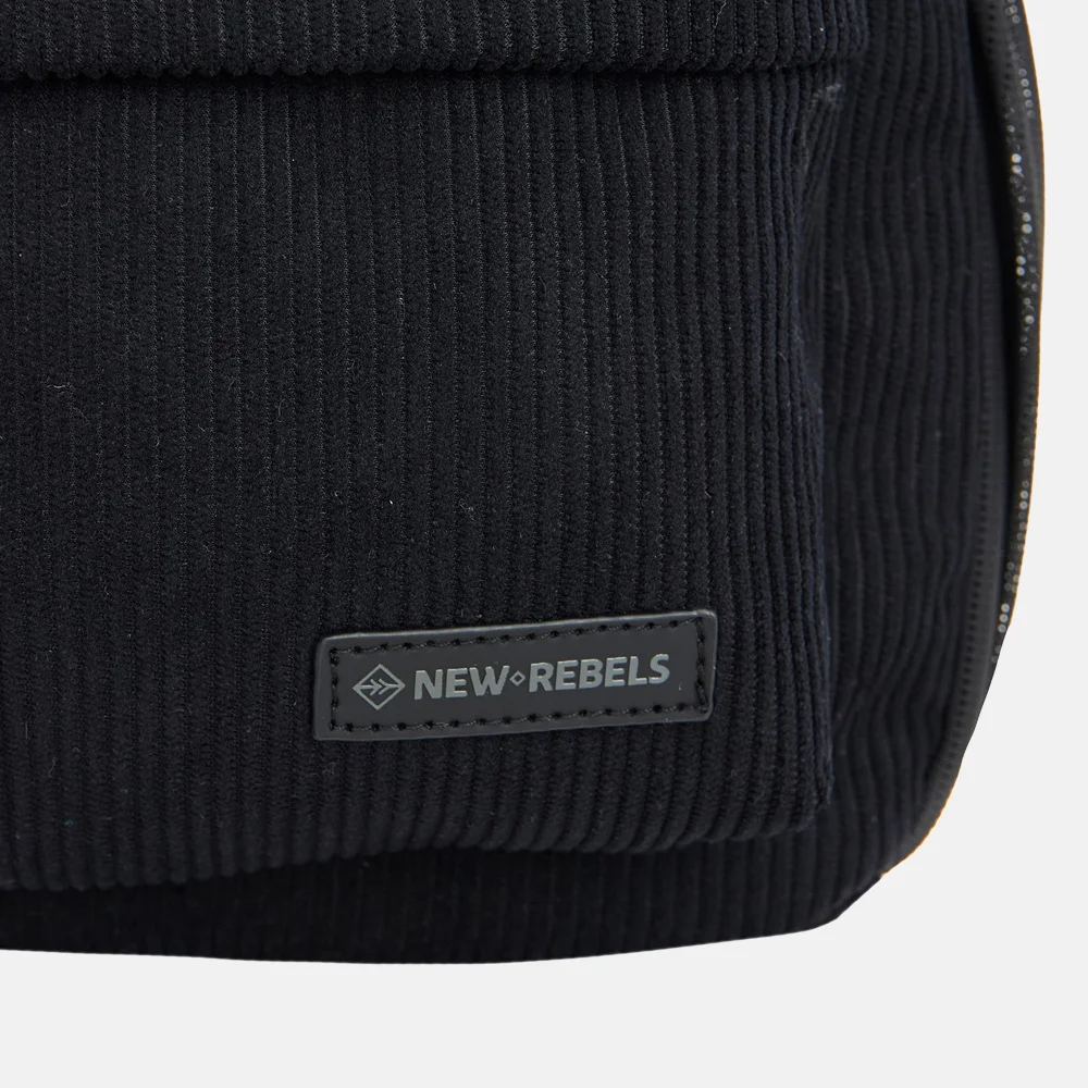 New Rebels rugzak S zwart bij Duifhuizen