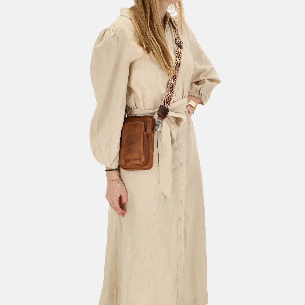 Hide & Stitches Navajo telefoontas cognac bij Duifhuizen