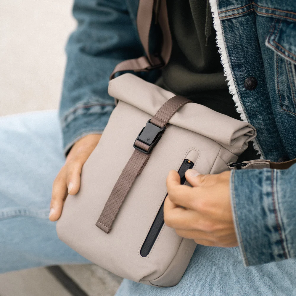 Aunts and Uncles Japan crossbody tas driftwood bij Duifhuizen