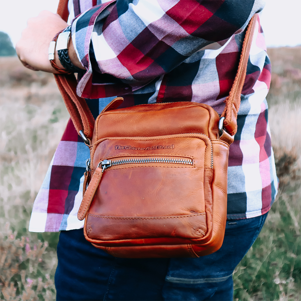 Chesterfield Bremen crossbody tas cognac bij Duifhuizen