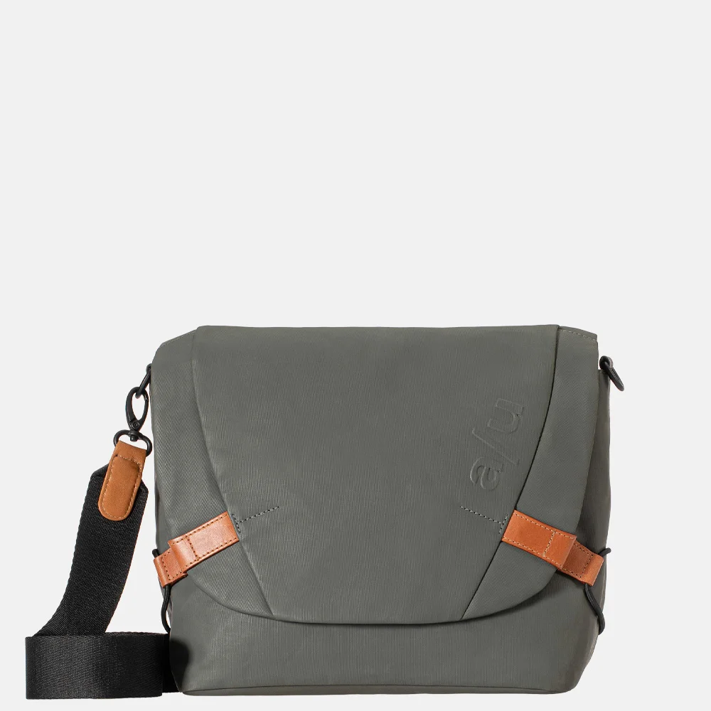 Aunts and Uncles Japan Sendai schoudertas gravity grey