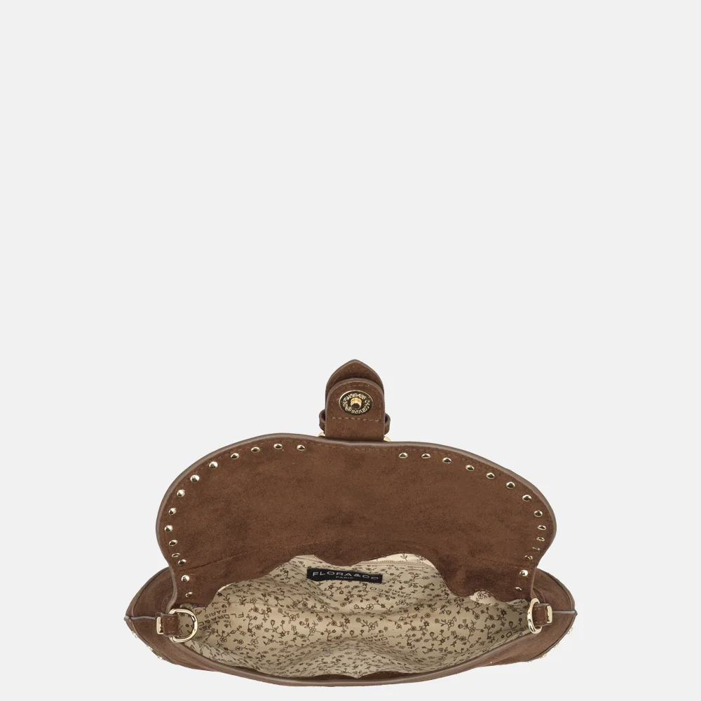 Flora & Co schoudertas overslag suedine studs chocolat bij Duifhuizen