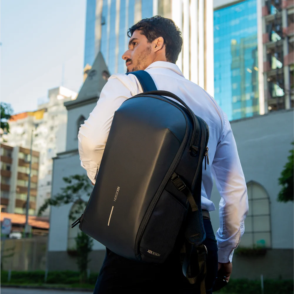 XD Design Bizz laptoprugzak antidiefstal 17 inch black bij Duifhuizen