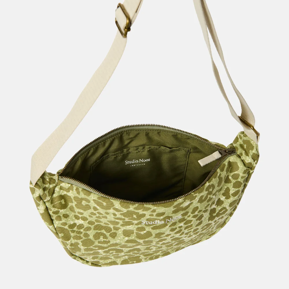 Studio Noos Cotton Twill Adult fannypack crossbody tas green leopard bij Duifhuizen