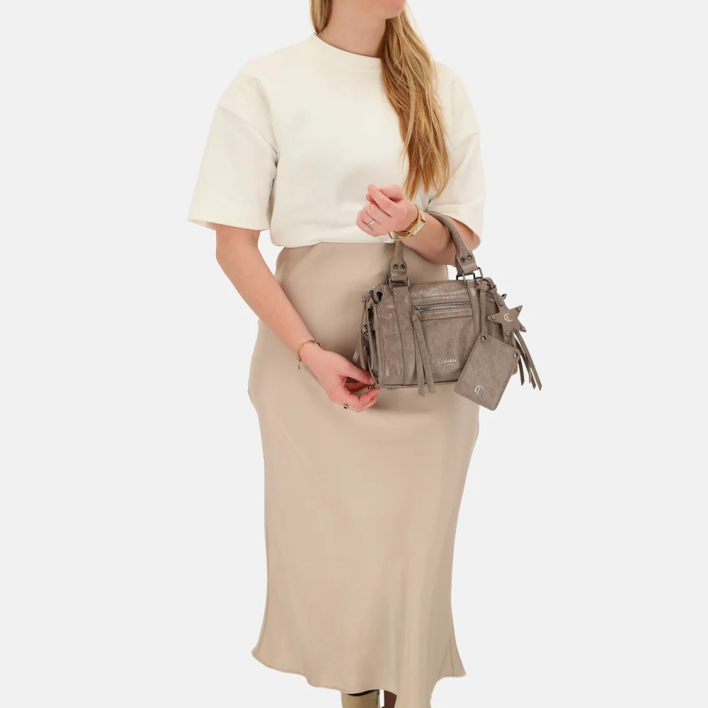 Charm London Berlin handtas S taupe bij Duifhuizen
