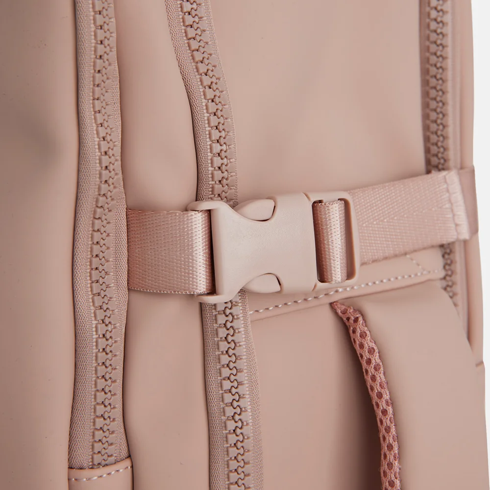 New Rebels Jessi Womby underseater oudroze bij Duifhuizen