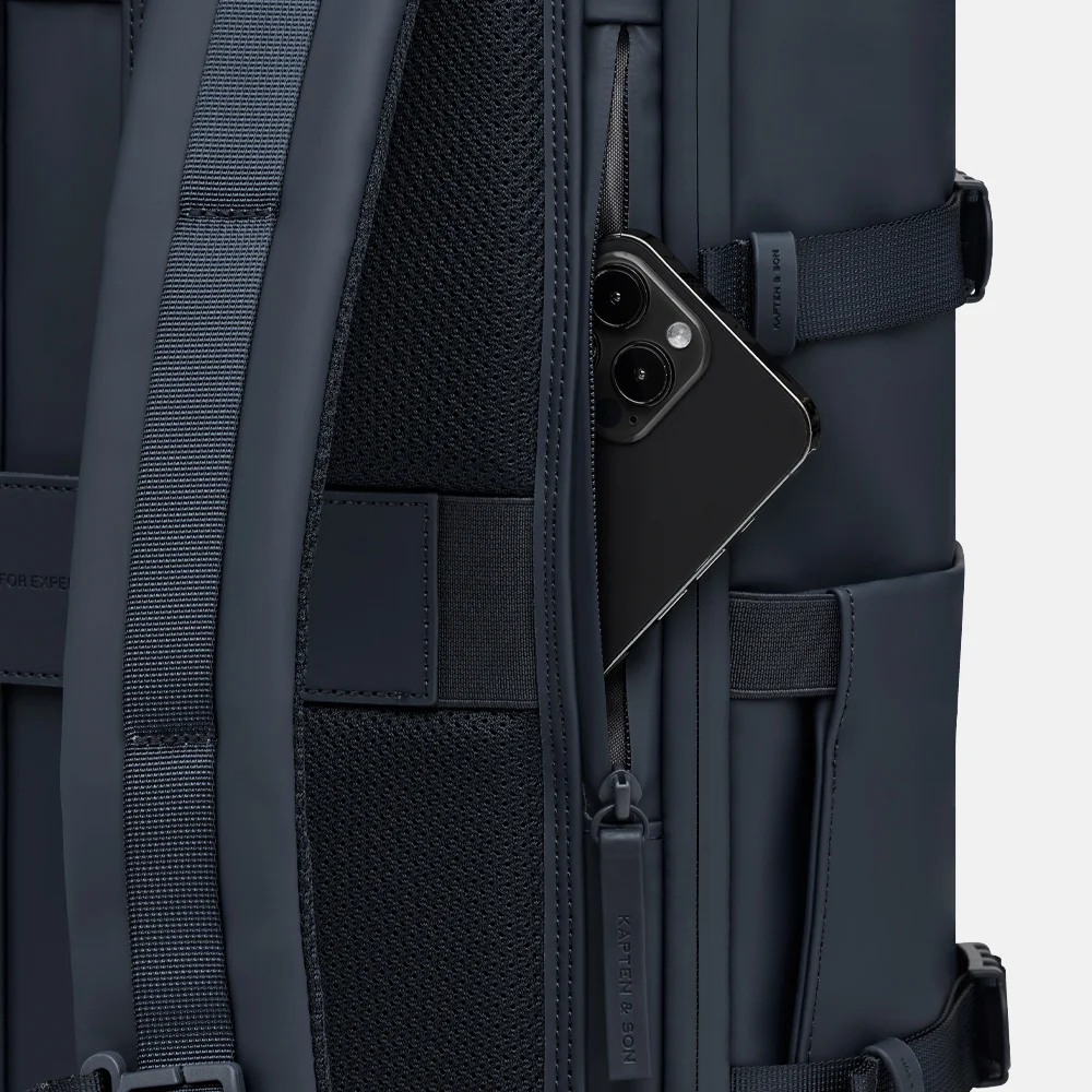 Kapten & Son Helsinki PRO rugzak 15 inch navy blue bij Duifhuizen