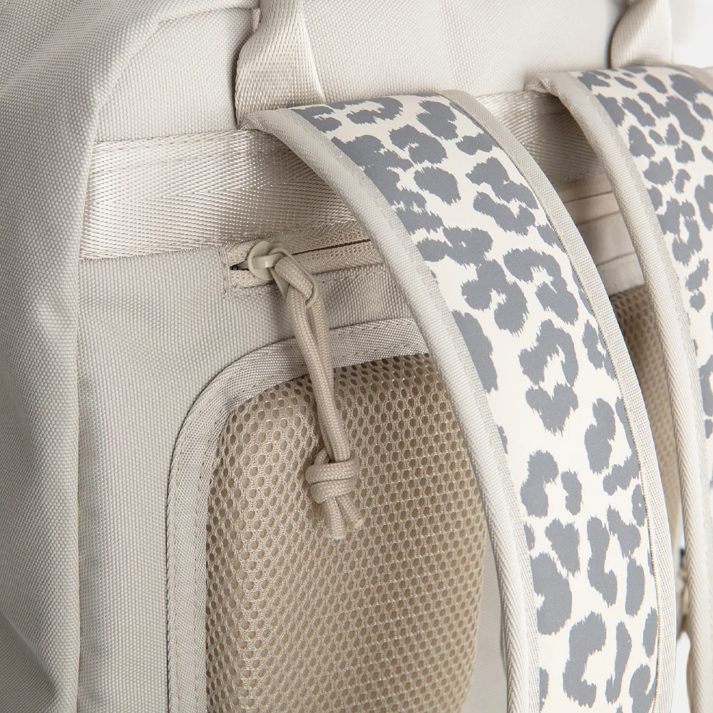 New Rebels Urban Milwaukee laptoprugzak beige leopard bij Duifhuizen