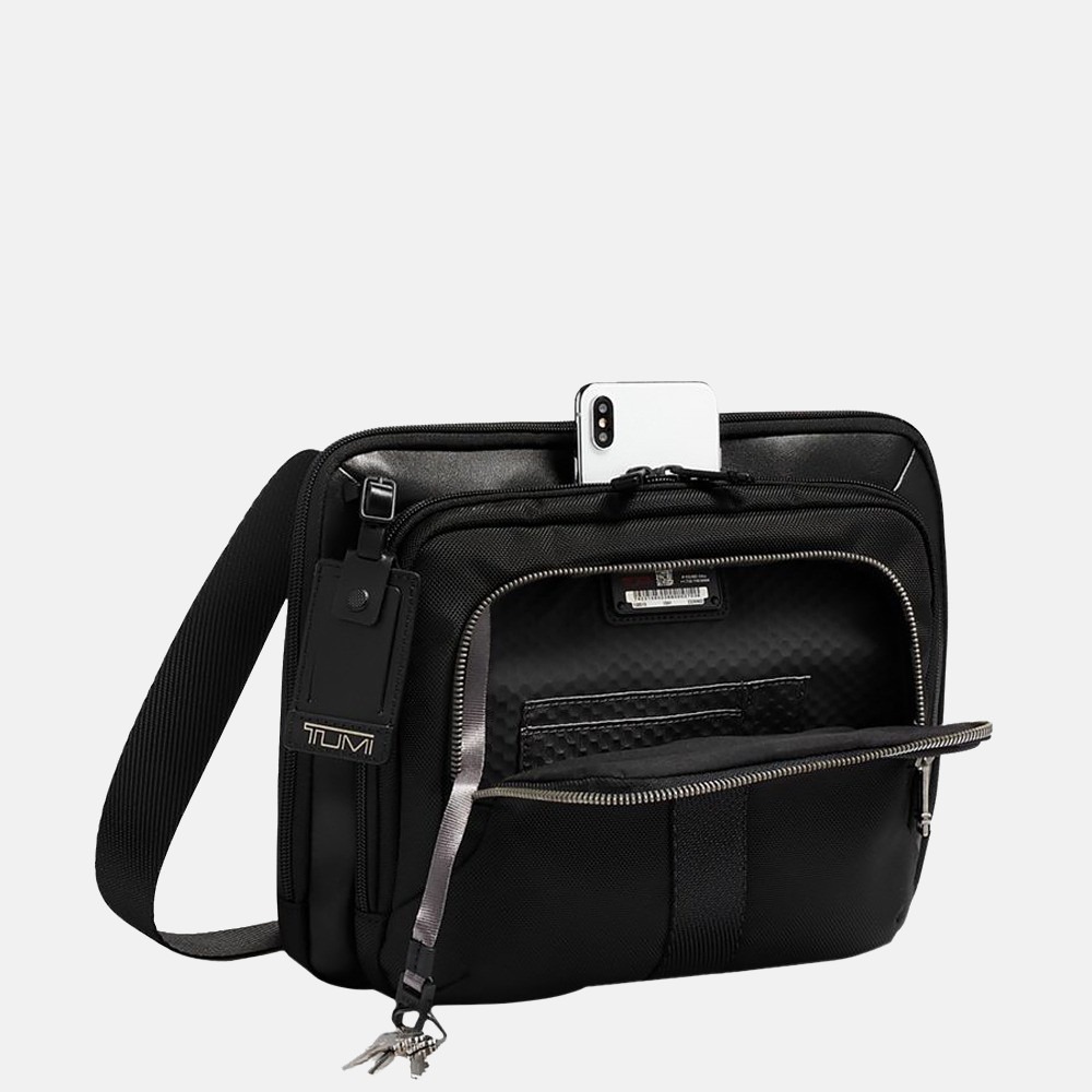 Tumi Jackson schoudertas black bij Duifhuizen
