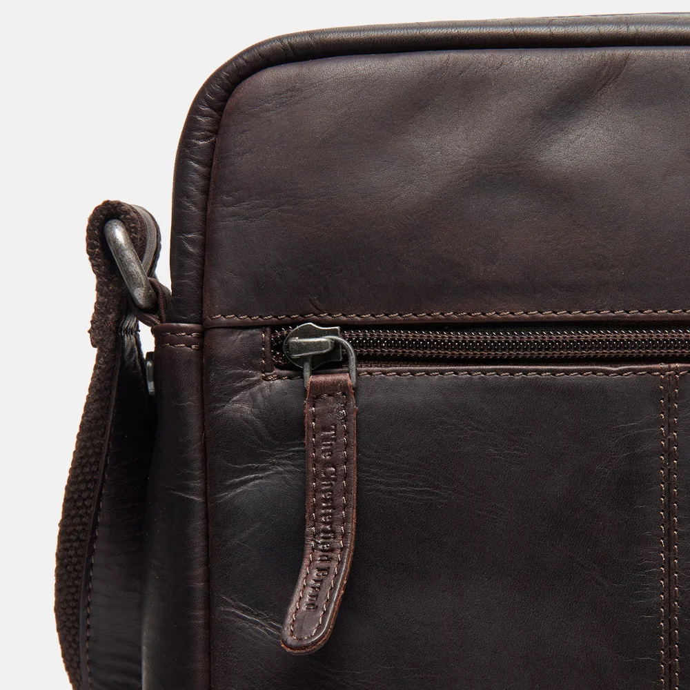 Chesterfield Anzora schoudertas L dark brown bij Duifhuizen