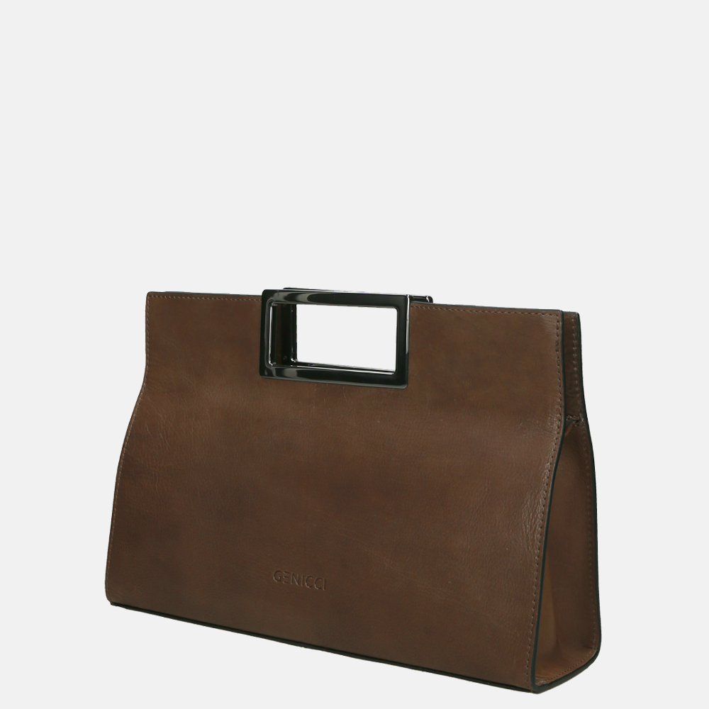 Genicci Yara handtas zand bij Duifhuizen