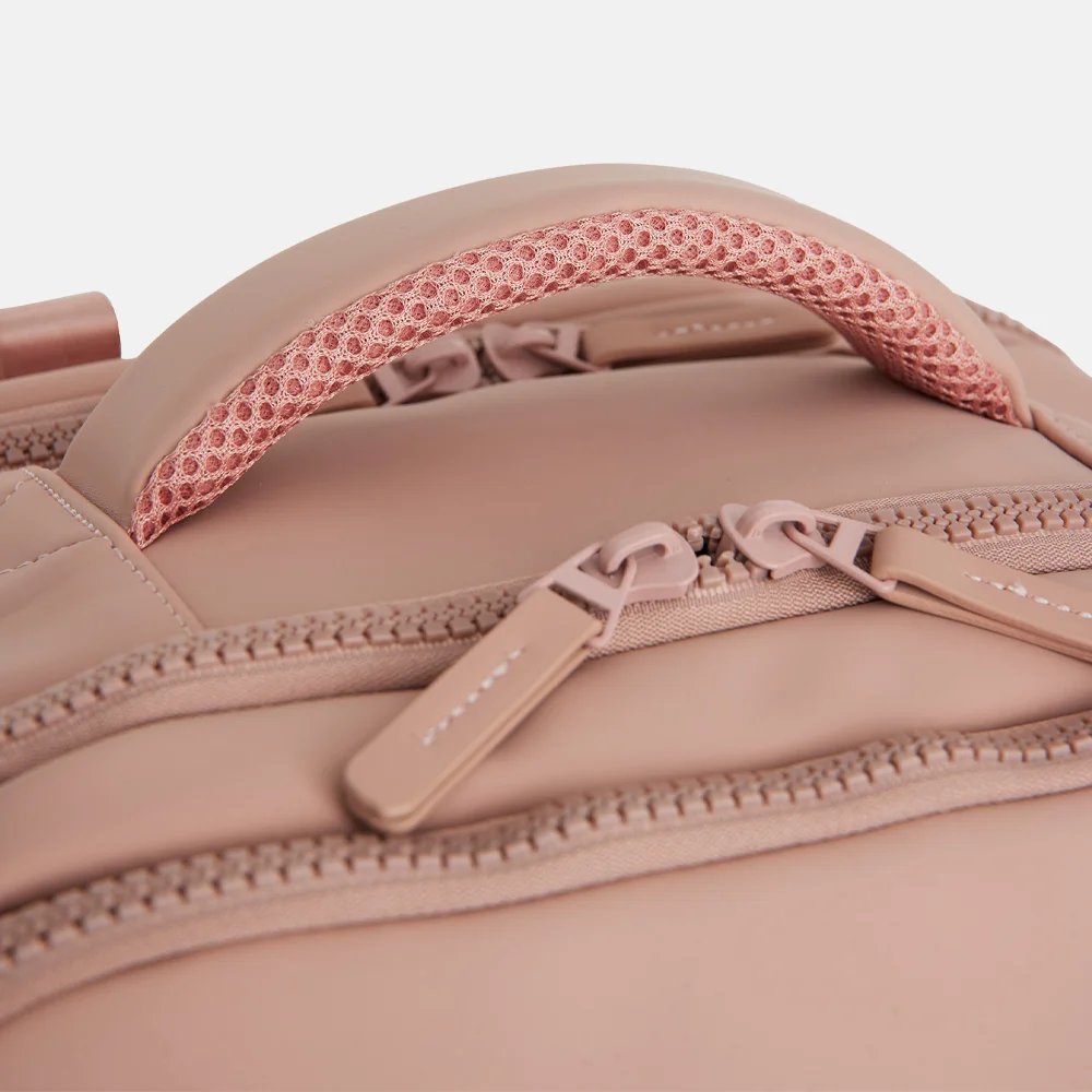 New Rebels Jessi Womby underseater oudroze bij Duifhuizen