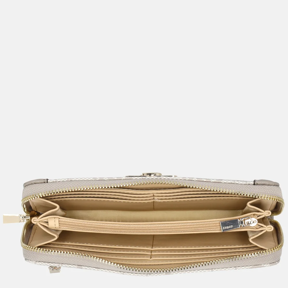 Guess Karnilla portemonnee L dark taupe logo bij Duifhuizen