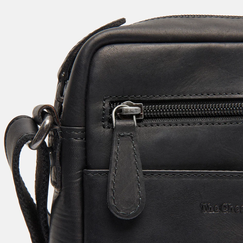 Chesterfield Laveno schoudertas S black bij Duifhuizen