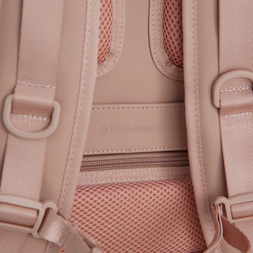 New Rebels Jessi Womby underseater oudroze bij Duifhuizen