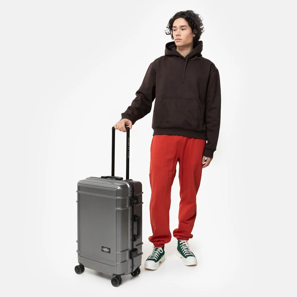Eastpak Resit'R reiskoffer 68 cm brushed metal bij Duifhuizen