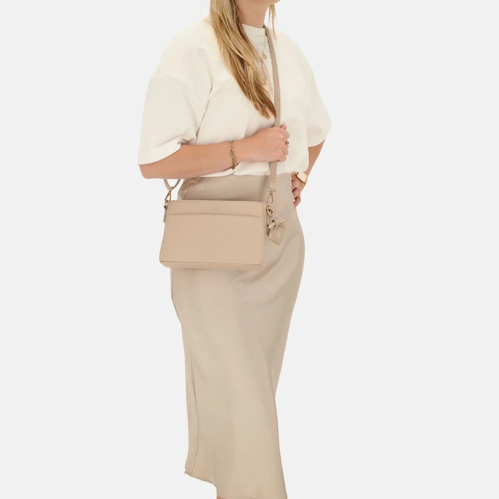 Charm London Cambridge crossbody tas lichtaupe bij Duifhuizen