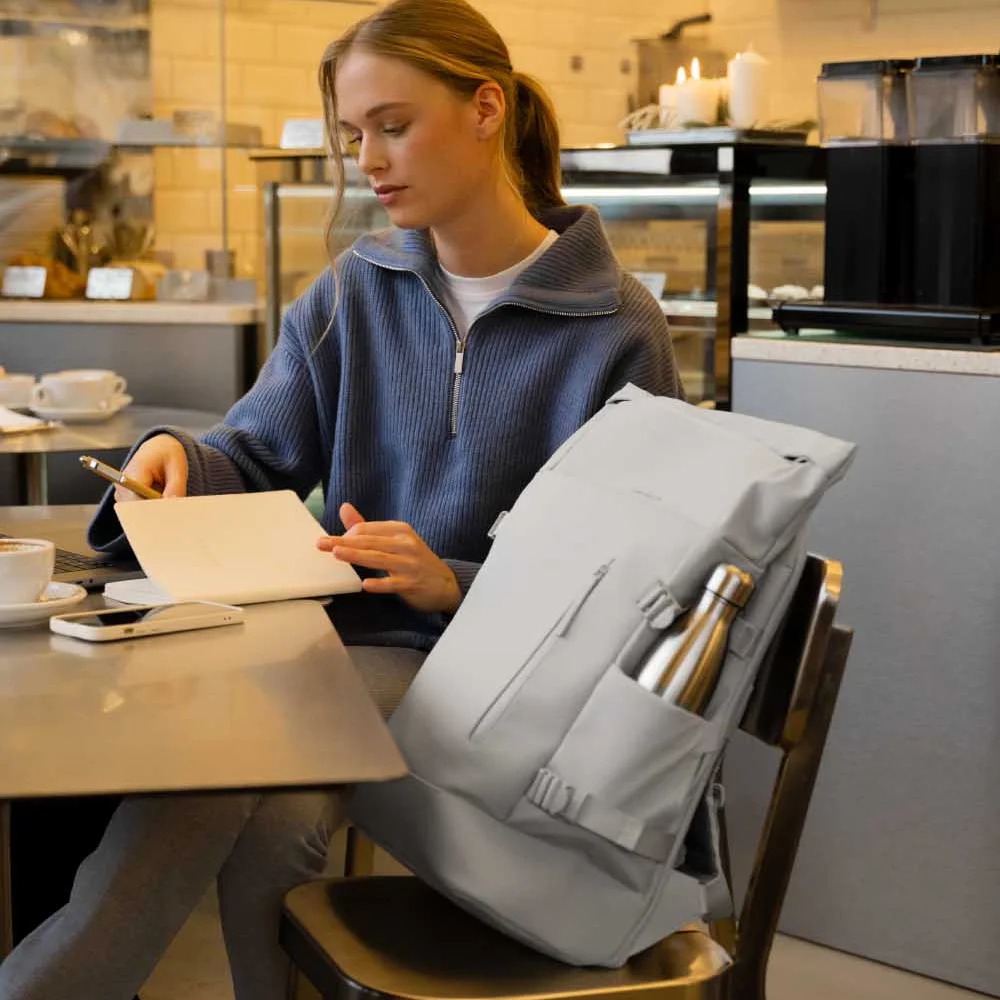 Kapten & Son Helsinki Pro rugzak 15 inch greige bij Duifhuizen