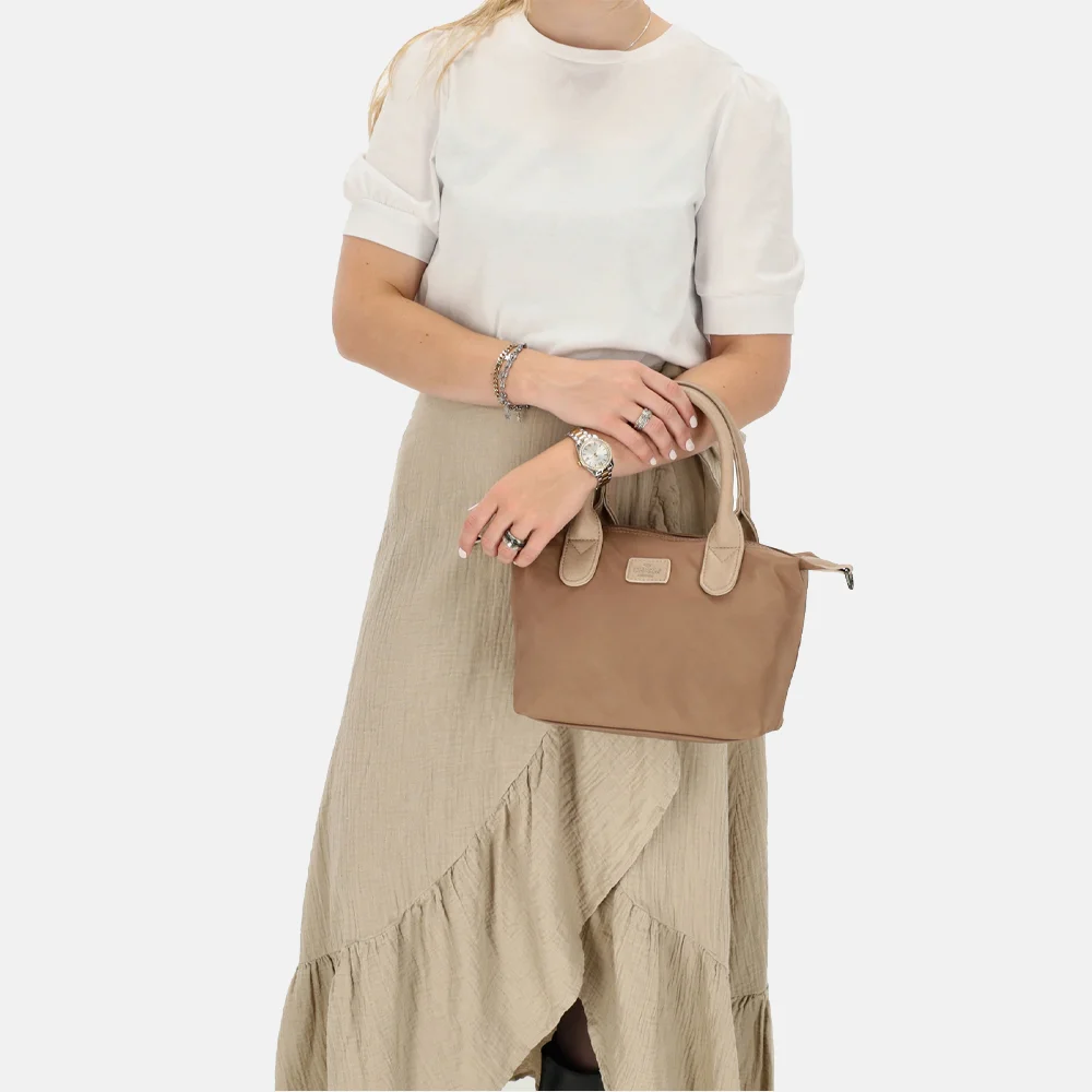 Charm London Buckingham Mono handtas lichttaupe bij Duifhuizen