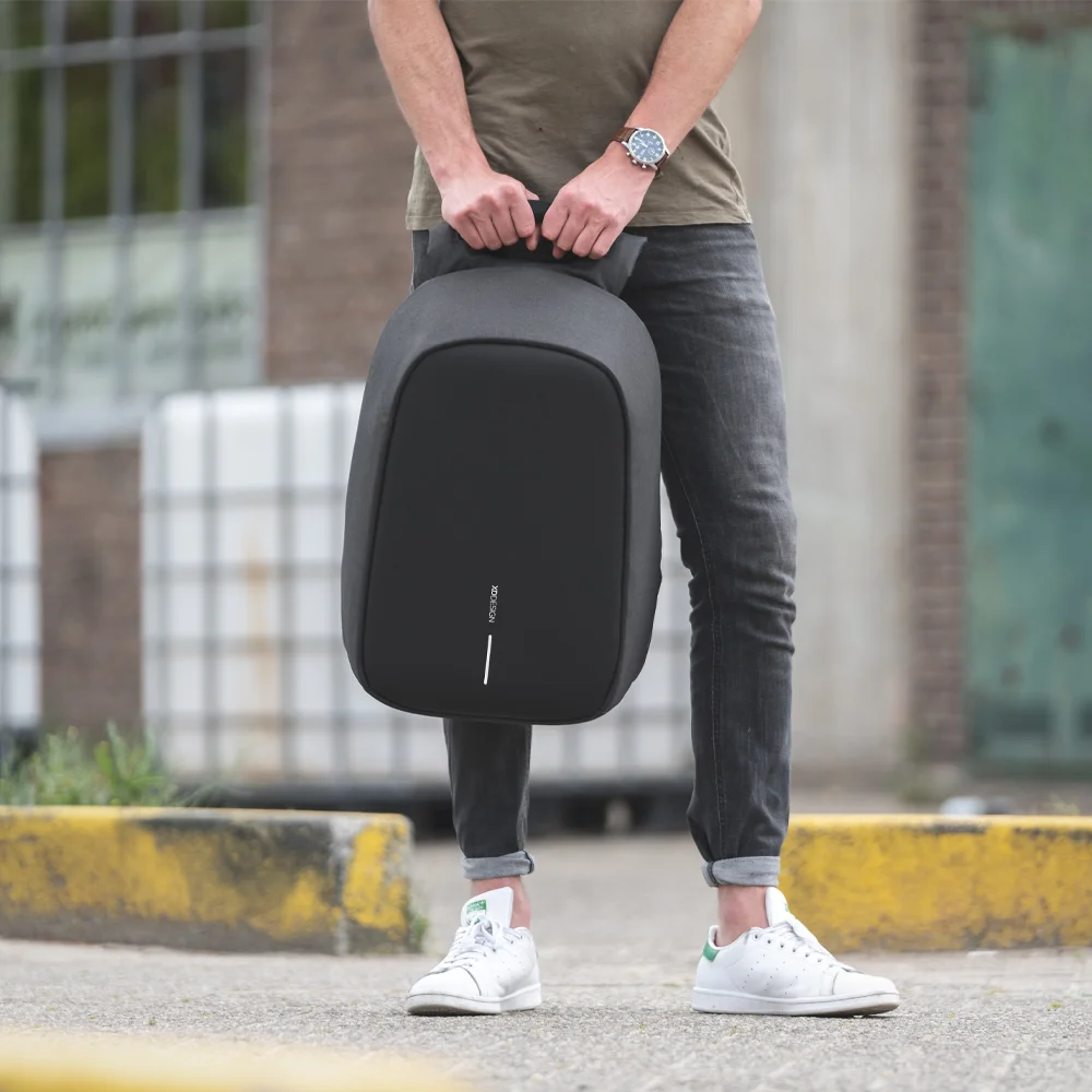XD Design Bobby Hero Regular laptoprugzak 15.6 inch black bij Duifhuizen