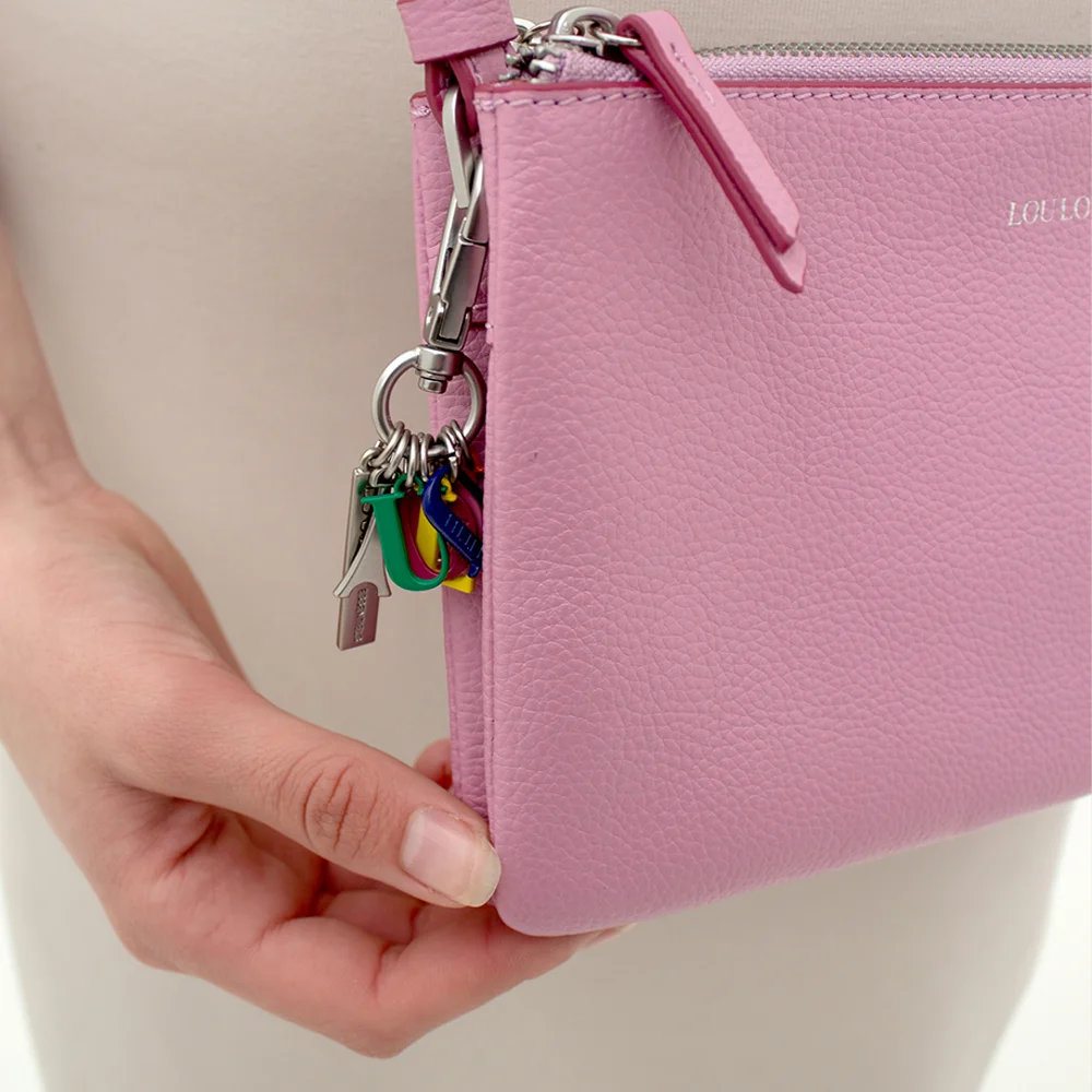 Loulou Essentiels Camille crossbody tas kobi pink bij Duifhuizen