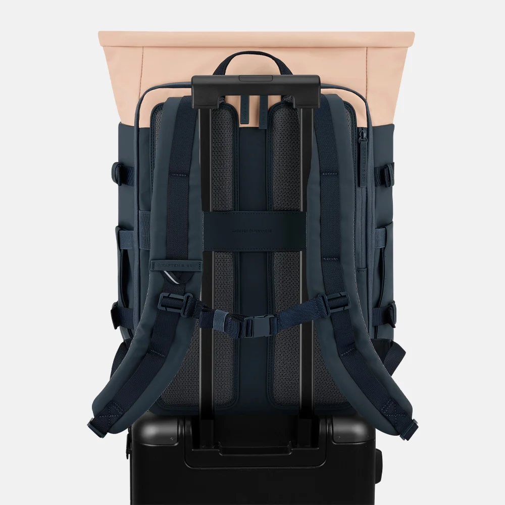 Kapten & Son Helsinki pro rugzak 15 inch navy blush bij Duifhuizen