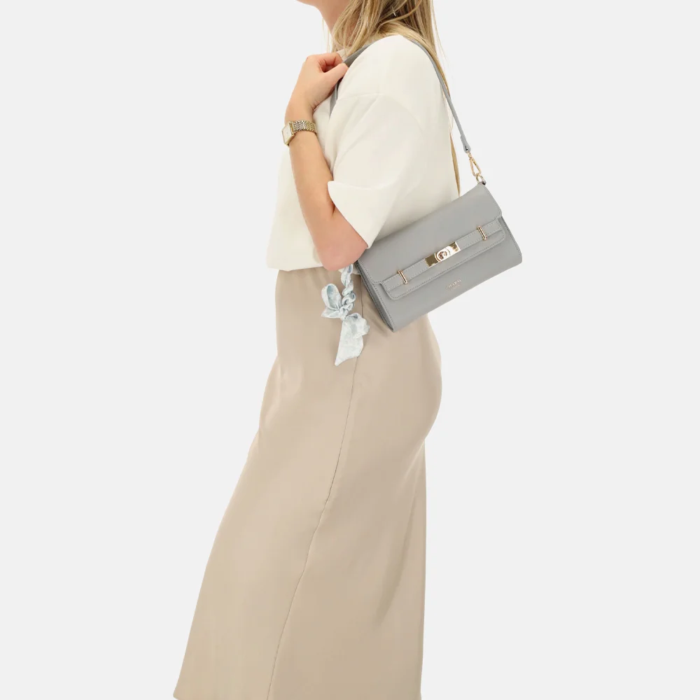 Charm London The Hamptons envelop clutch light blue bij Duifhuizen
