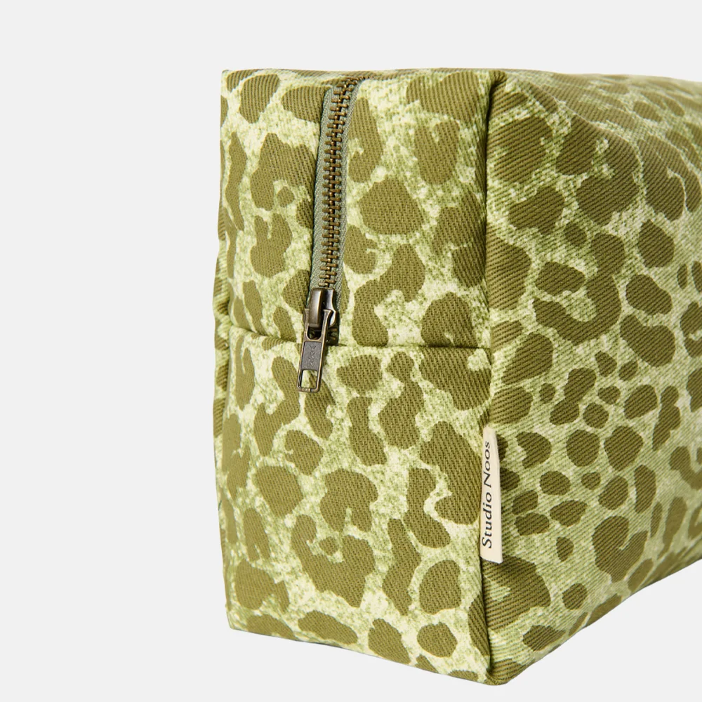 Studio Noos Cotton Twill toilettas green leopard bij Duifhuizen