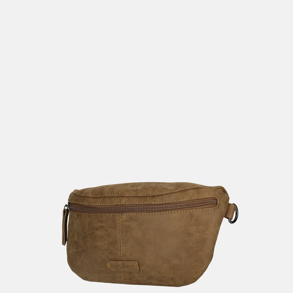 Enrico Benetti heuptas camel bij Duifhuizen