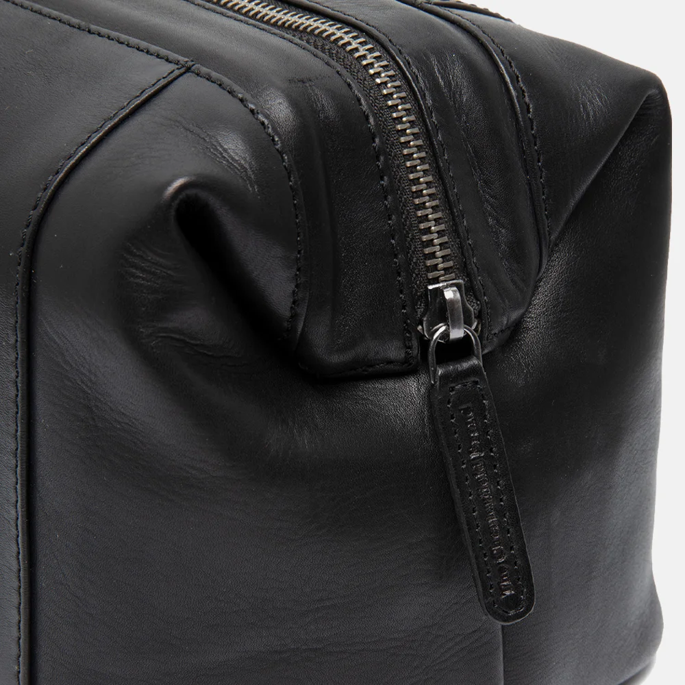 Chesterfield Biassa toilettas L black bij Duifhuizen