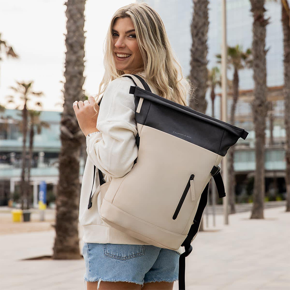 Kapten & Son Aarhus rugzak 16 inch cream black bij Duifhuizen