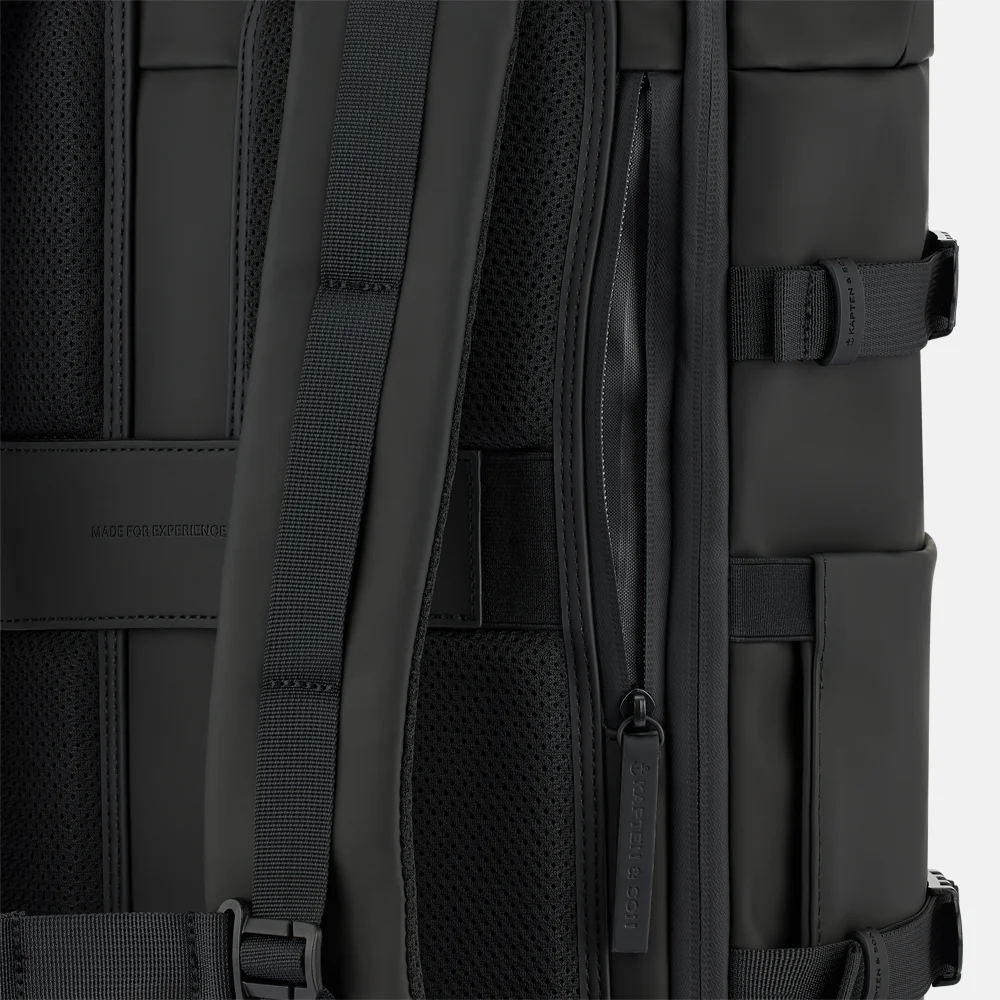 Kapten & Son Helsinki pro rugzak 15 inch all black bij Duifhuizen