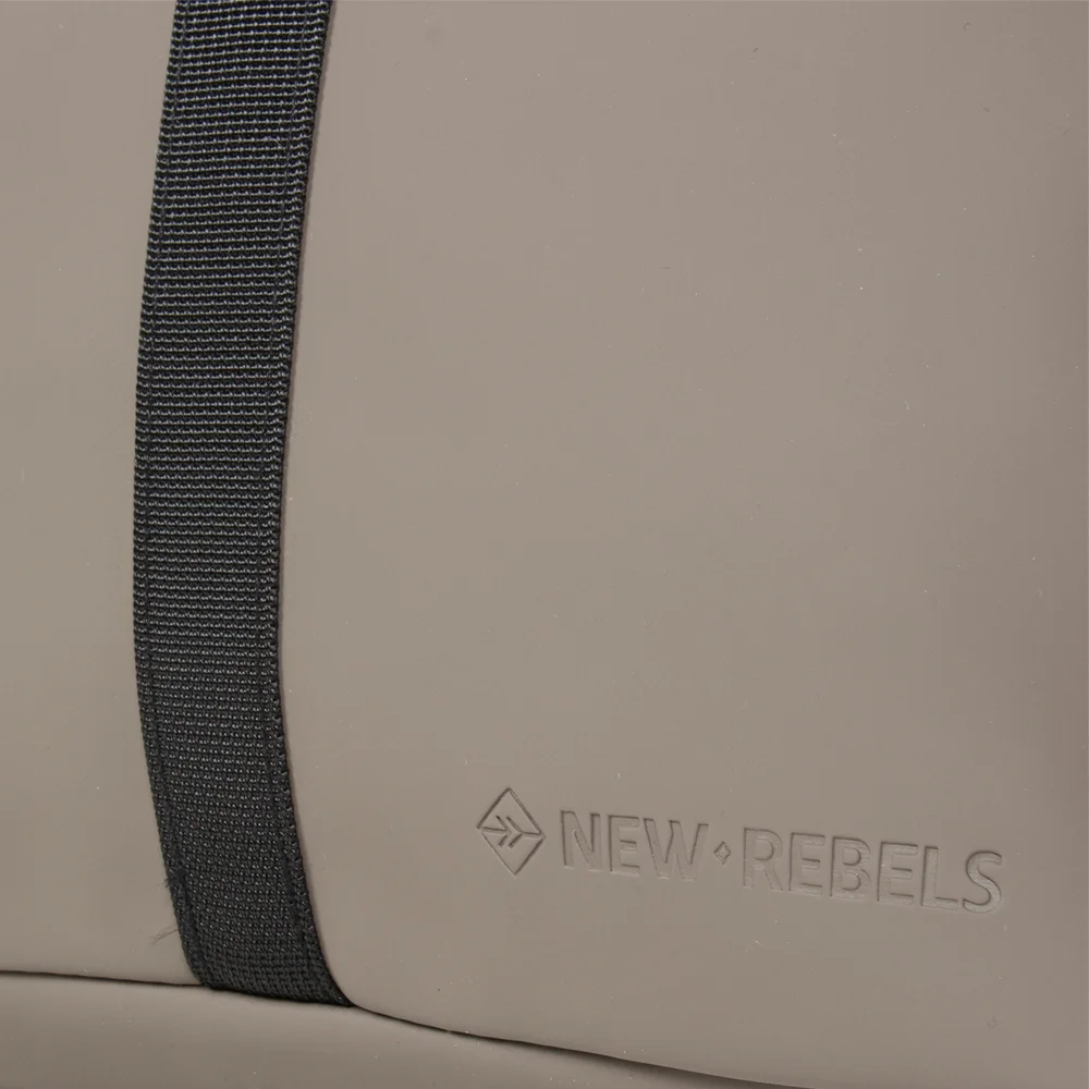 New Rebels Mart rugzak small taupe bij Duifhuizen