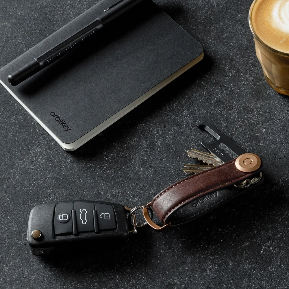 Orbitkey sleuteletui + multitool V2 giftset espresso brown bij Duifhuizen