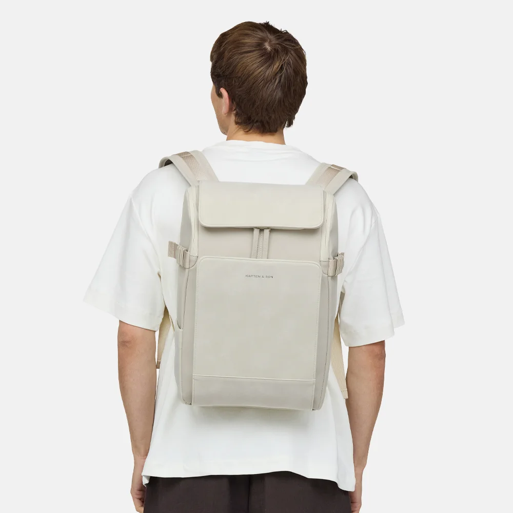 Kapten & Son Bali laptoprugzak M 15 inch sandstone bij Duifhuizen