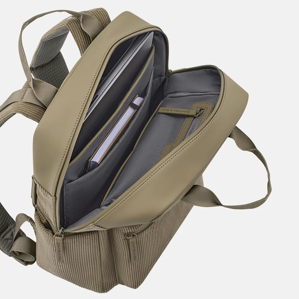 Kapten & Son Bergen Pro Corduroy rugzak 15 inch khaki bij Duifhuizen