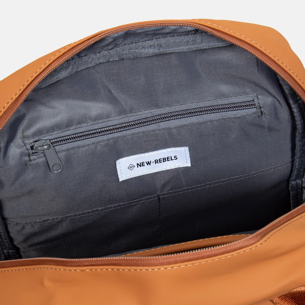 New Rebels Harper rugzak 13.3 inch cognac bij Duifhuizen