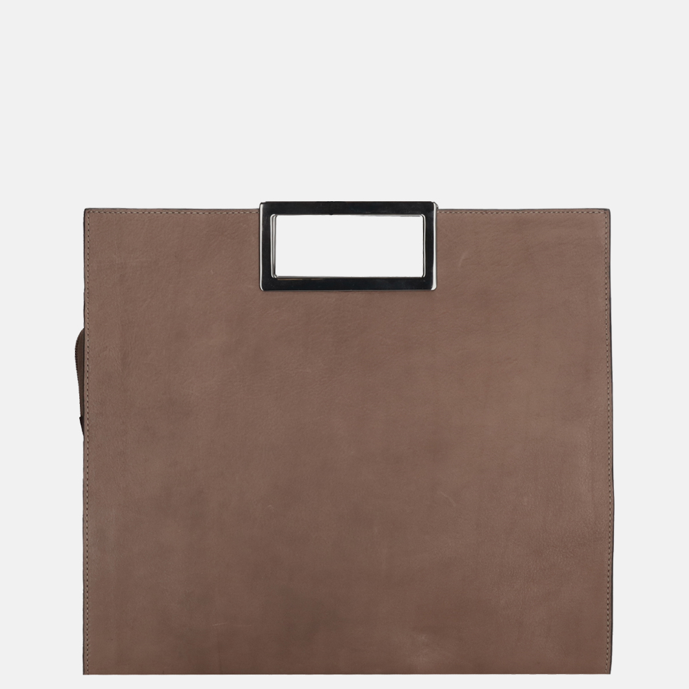 Genicci Liv handtas zand bij Duifhuizen