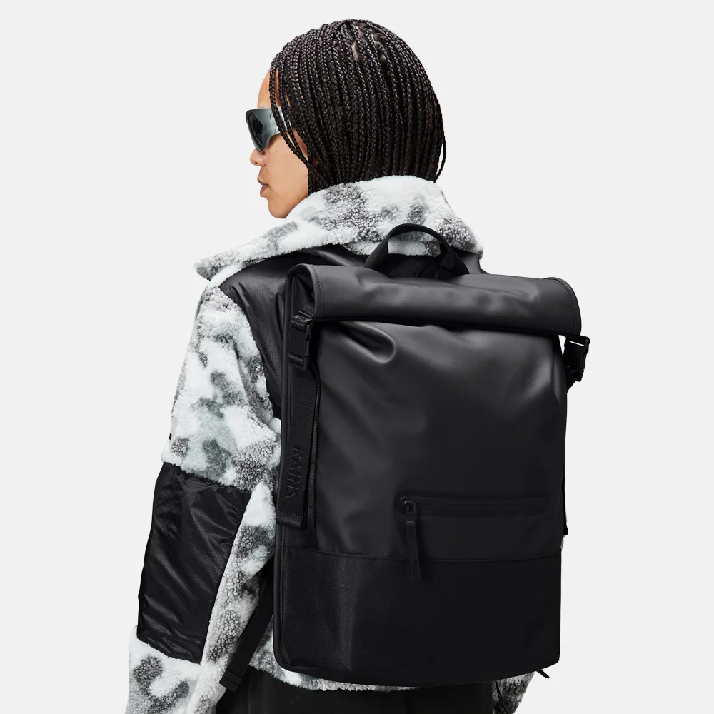 Rains Trail Rolltop rugzak 15 inch black bij Duifhuizen