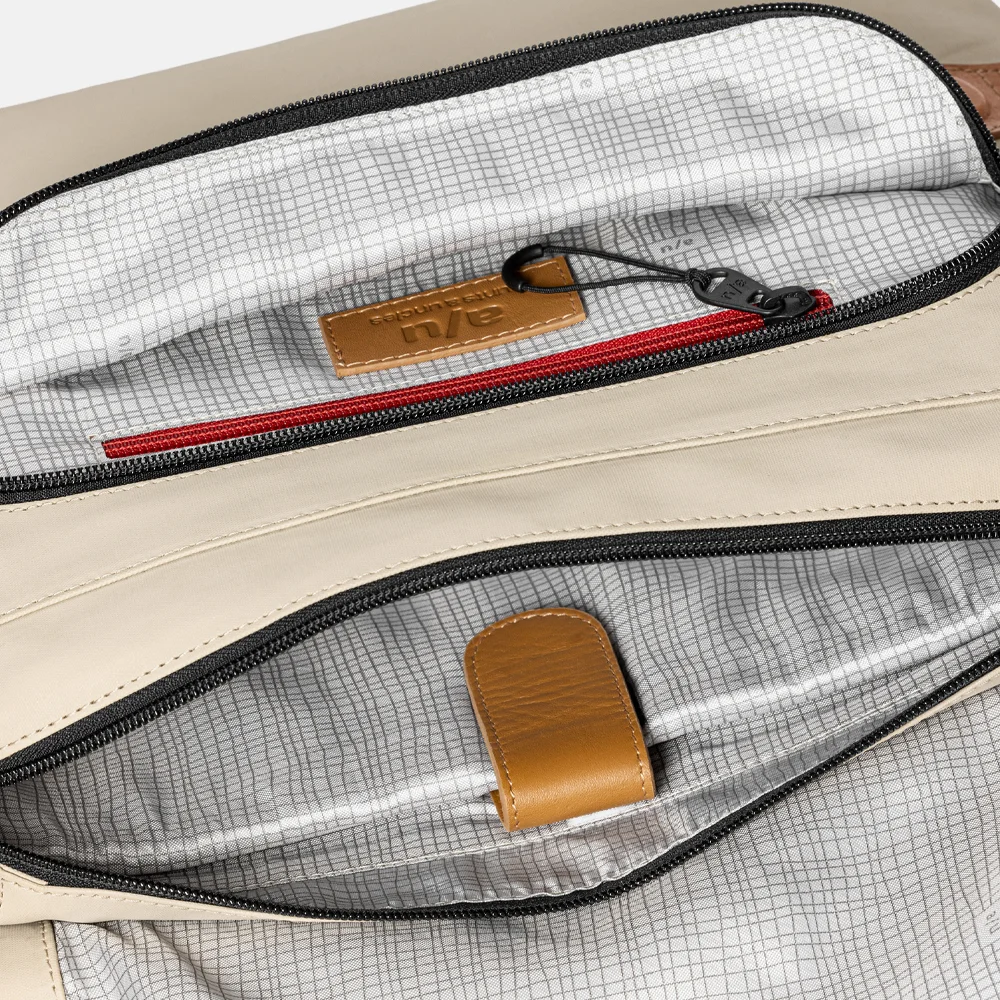 Aunts and Uncles Matsumoto schoudertas nomad bij Duifhuizen