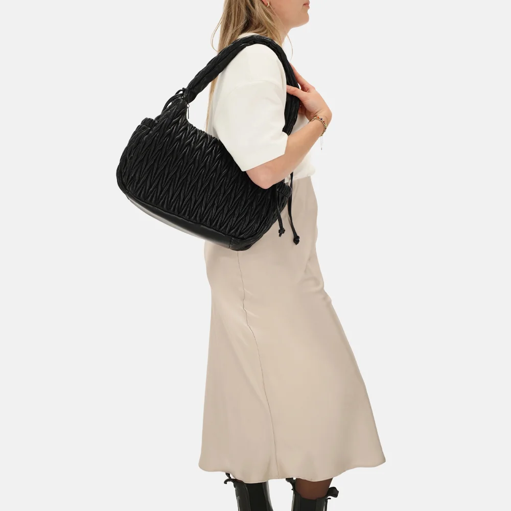 Charm London West End schoudertas smocked zwart bij Duifhuizen