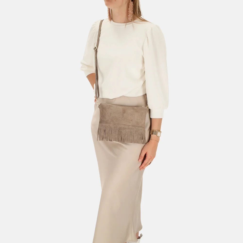 Charm London suède crossbody tas franjes taupe bij Duifhuizen