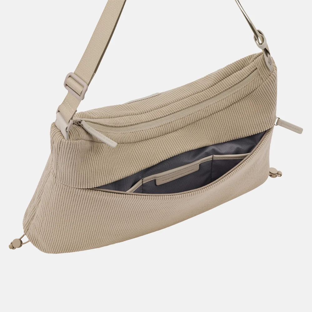 Kapten & Son Skara Corduroy crossbody tas small dusty sand bij Duifhuizen